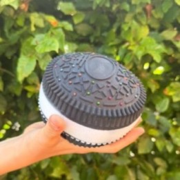 XXL Cookie-squishy – sort eller lyserød | Dit Lagersalg